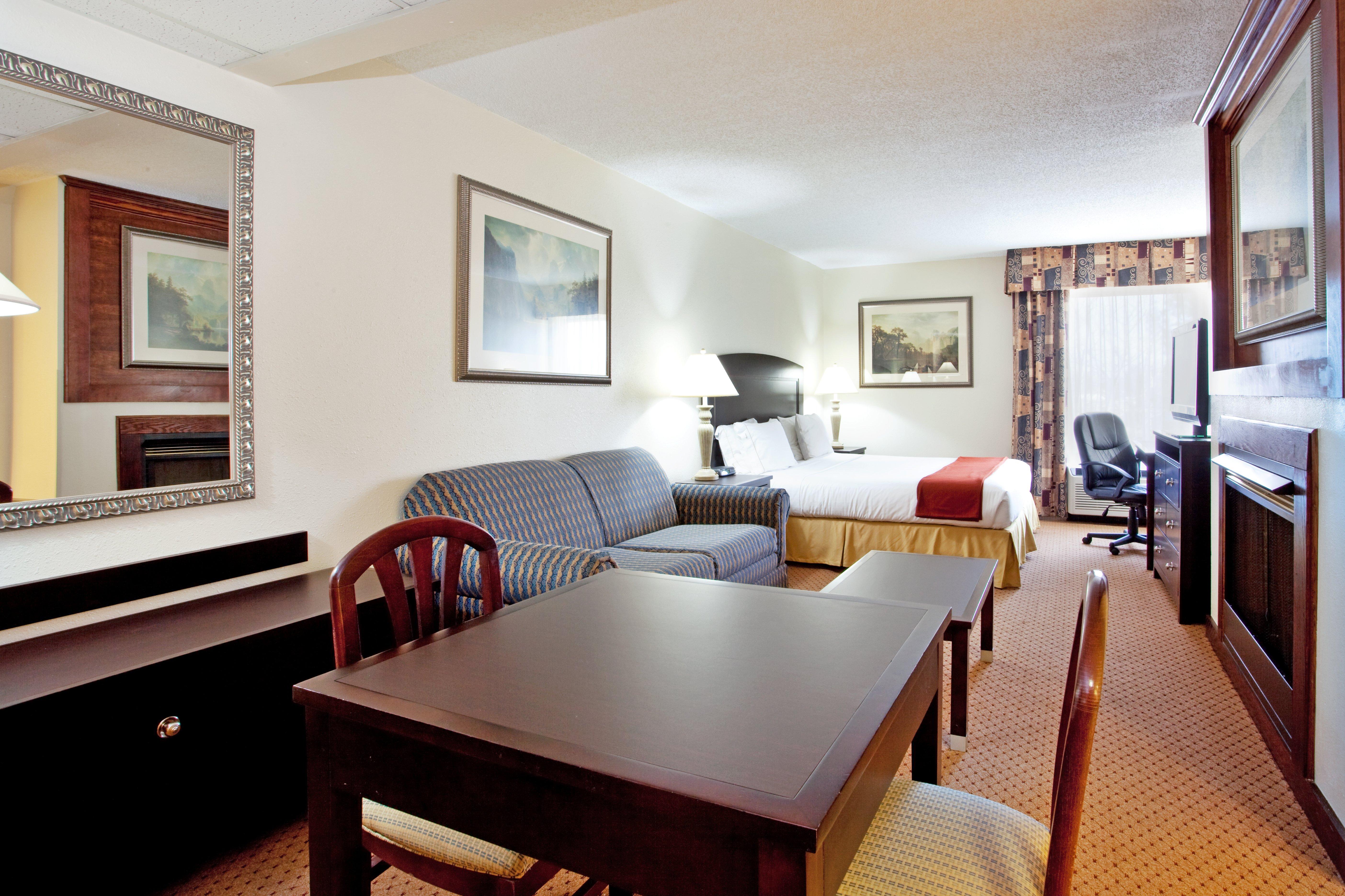 Holiday Inn Express - Chester By Ihg Экстерьер фото