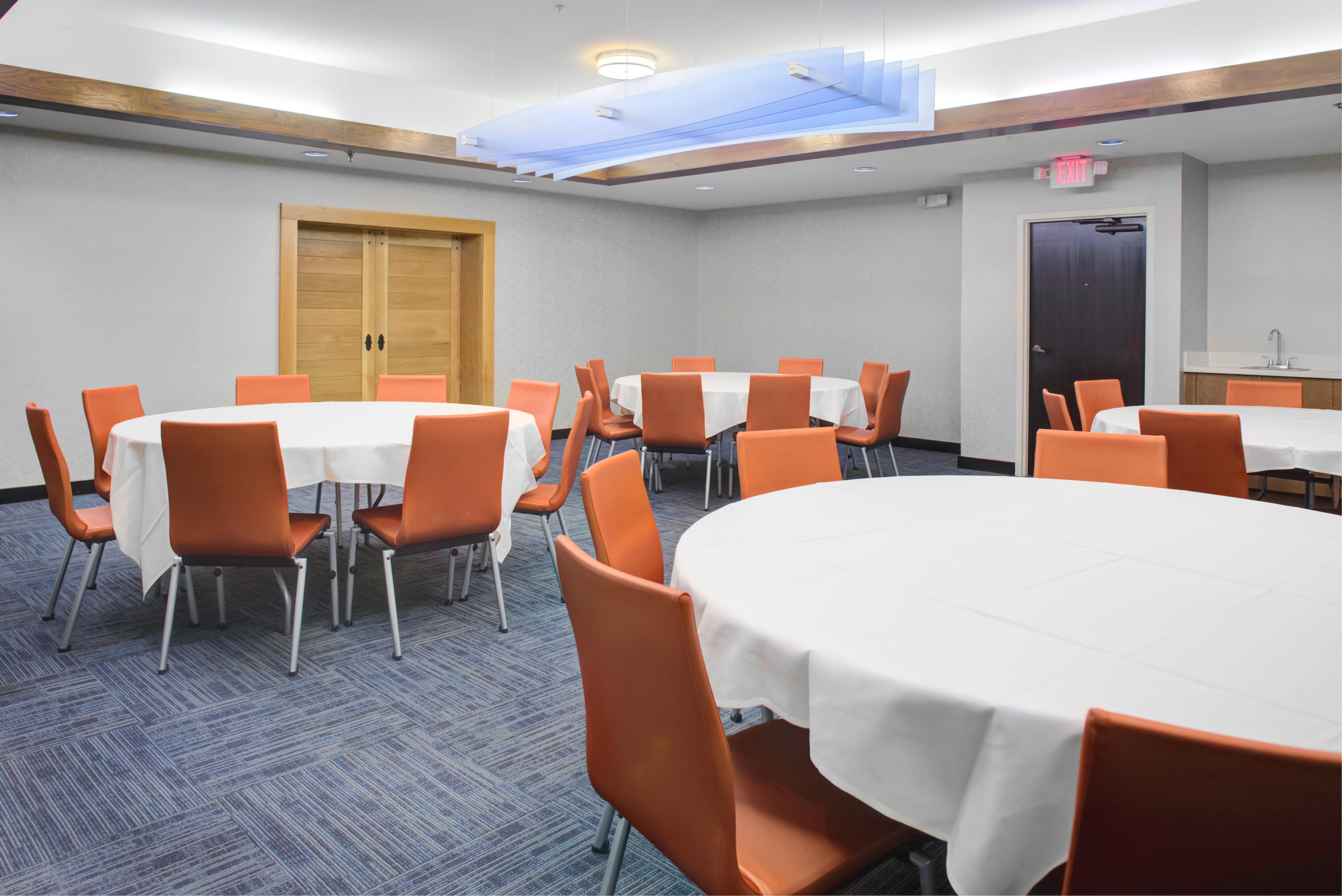 Holiday Inn Express - Chester By Ihg Экстерьер фото