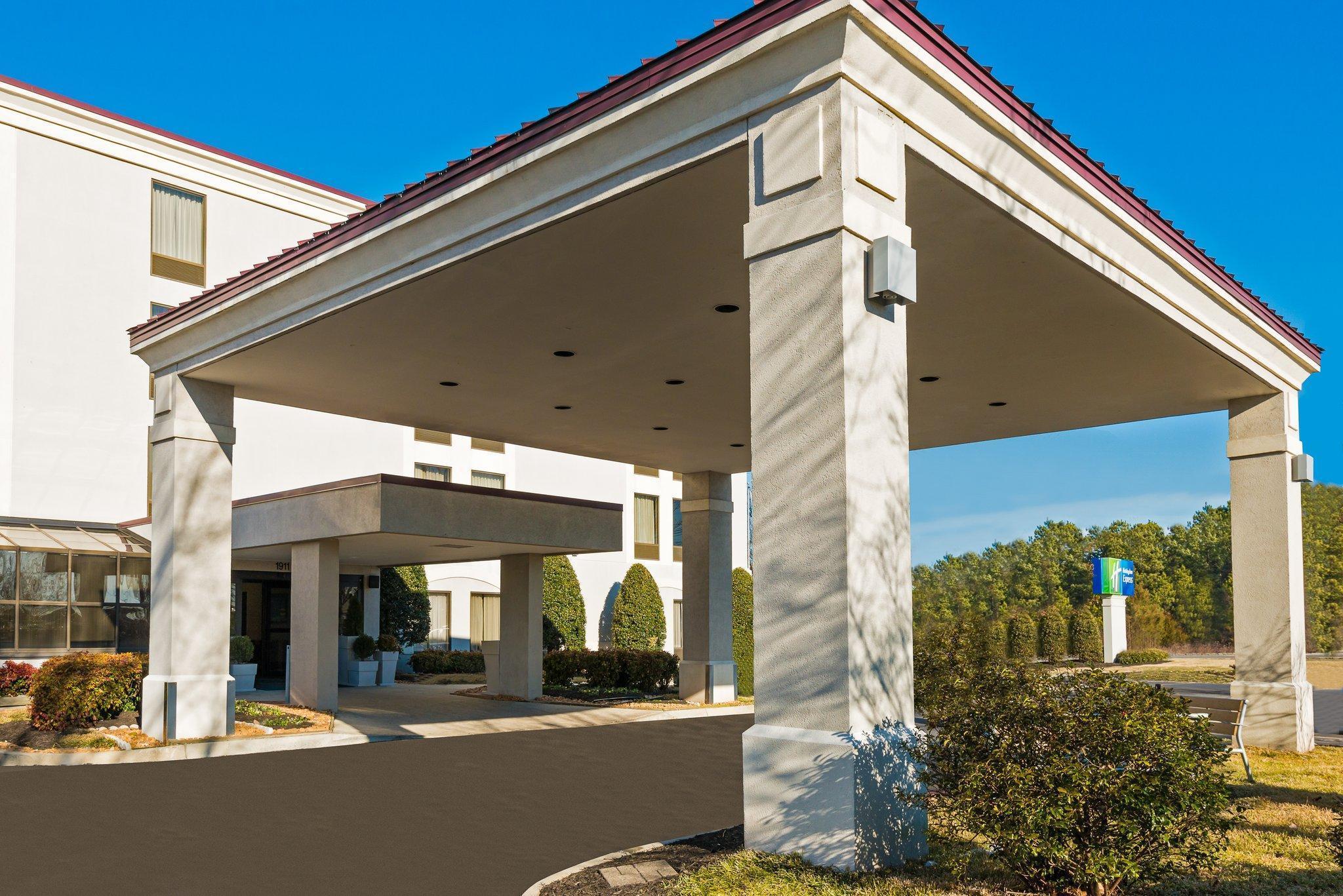 Holiday Inn Express - Chester By Ihg Экстерьер фото