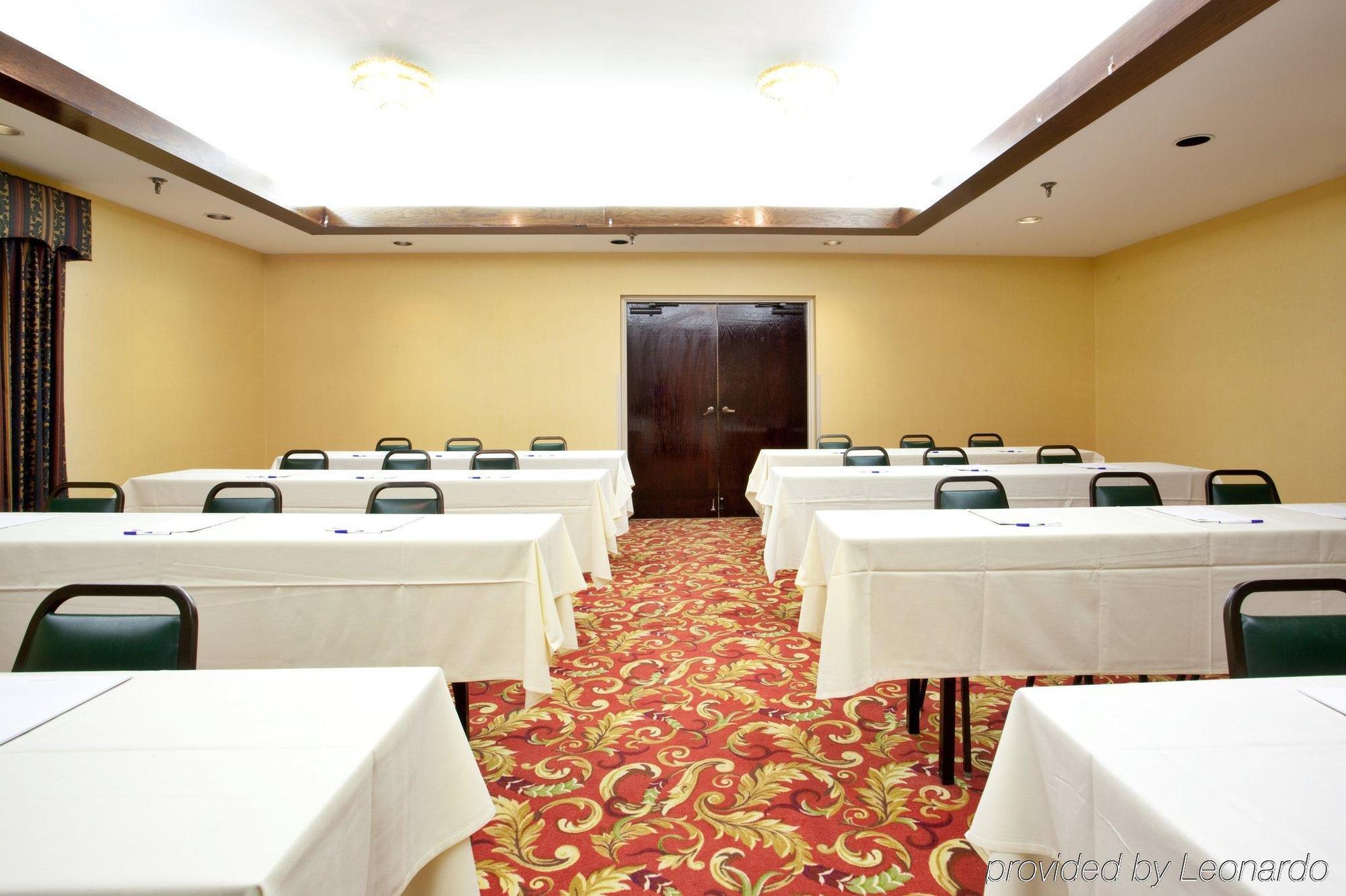 Holiday Inn Express - Chester By Ihg Экстерьер фото