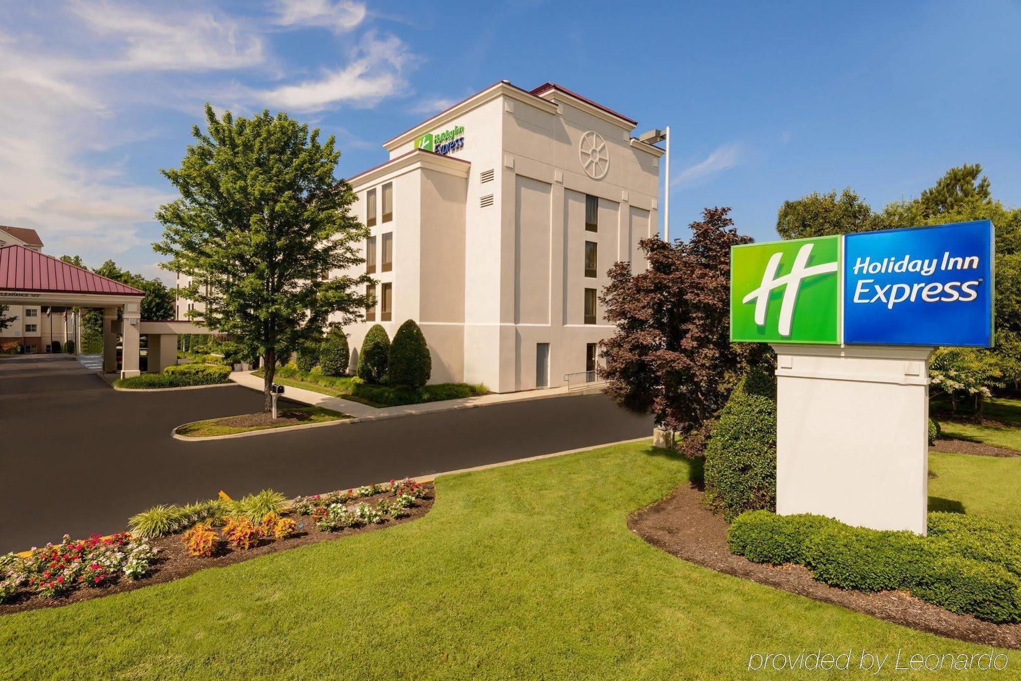 Holiday Inn Express - Chester By Ihg Экстерьер фото