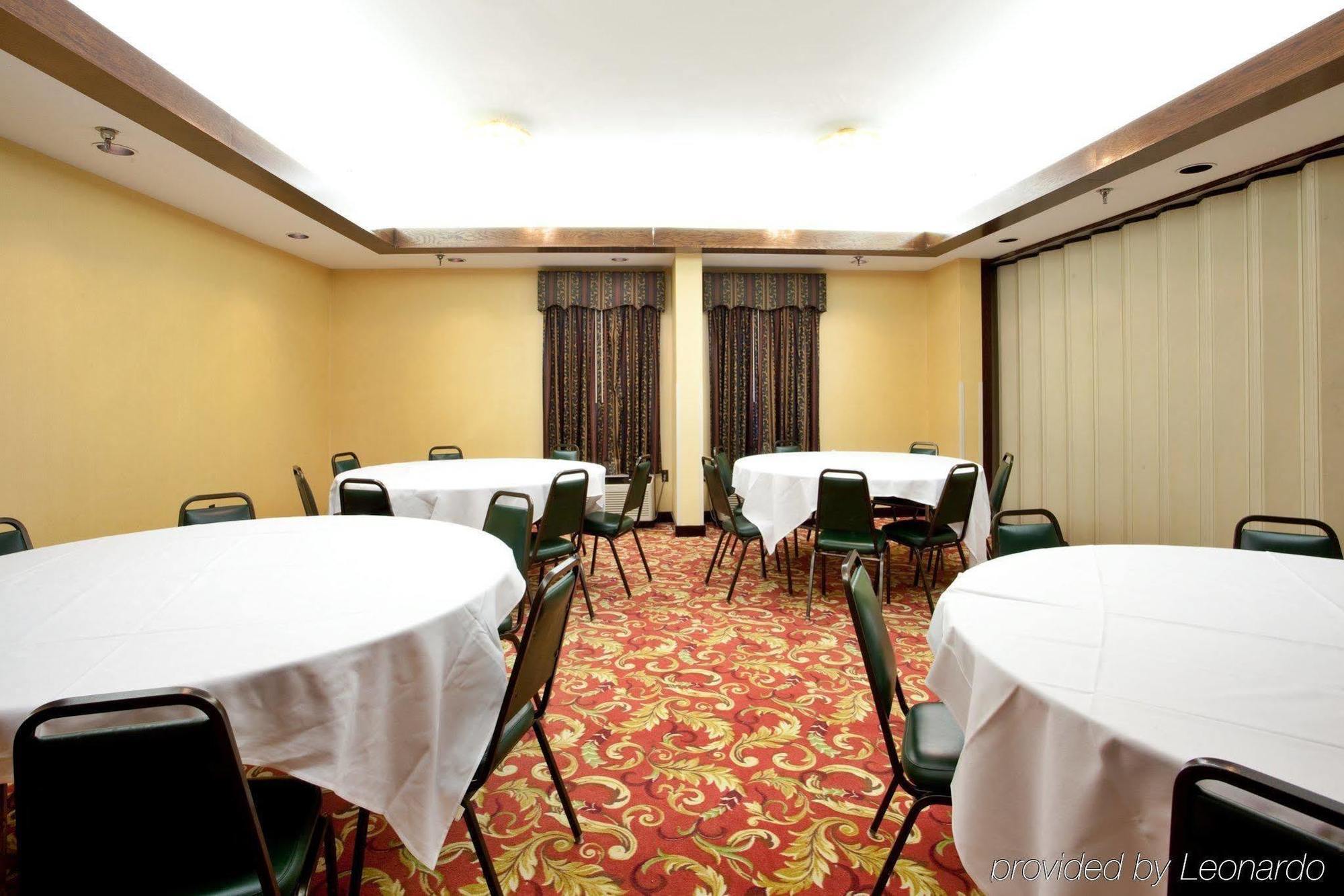 Holiday Inn Express - Chester By Ihg Удобства фото